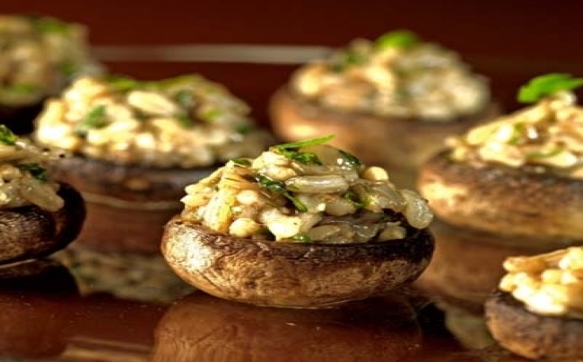 Champiñones rellenos de risotto integral